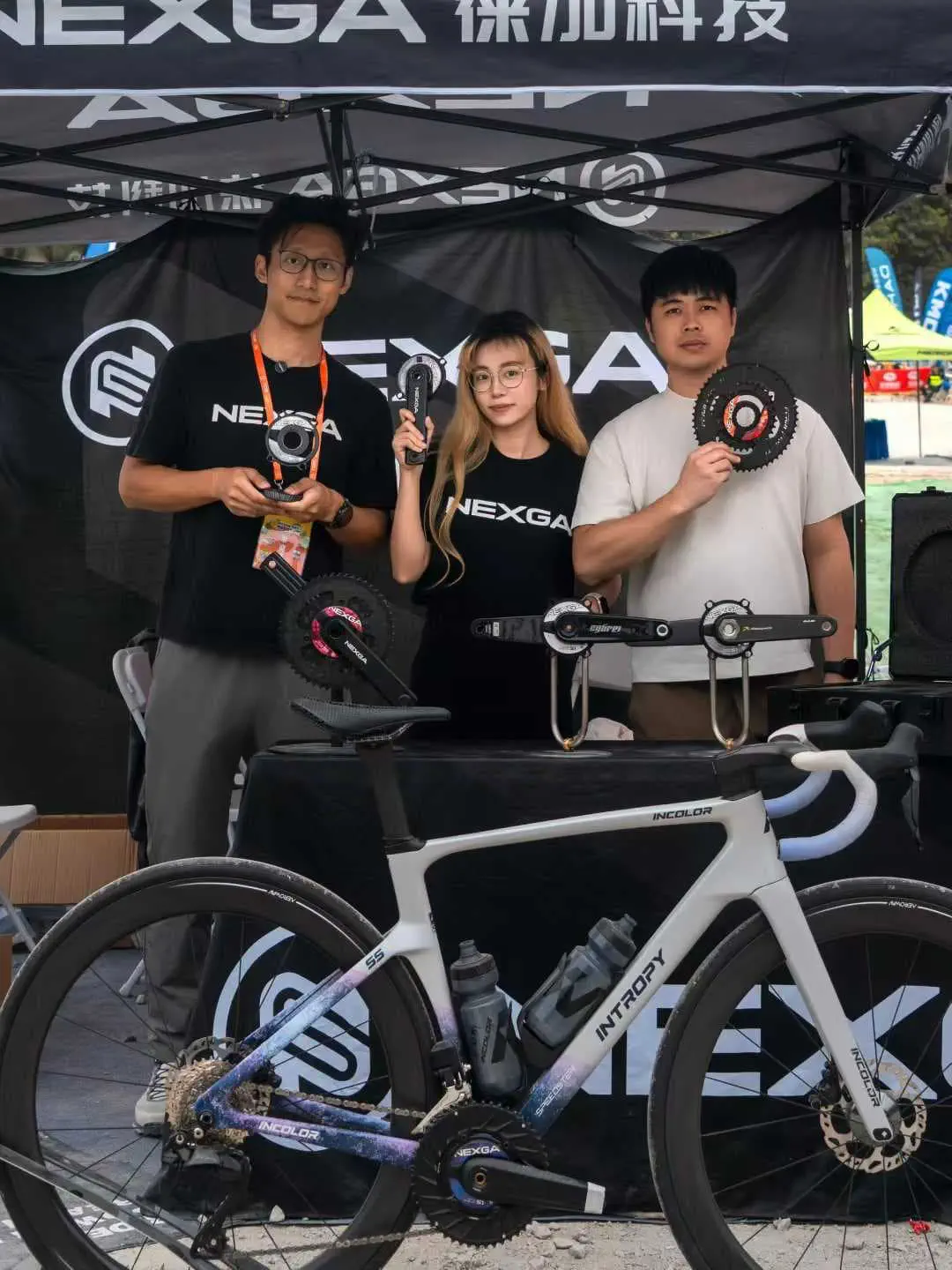 NEXGA 团队成员在骑行活动现场